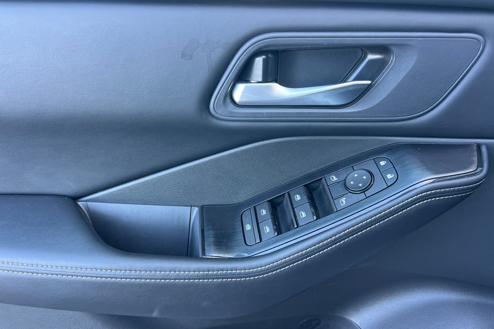 Certified 2026 Nissan Rogue SV FWD image 11
