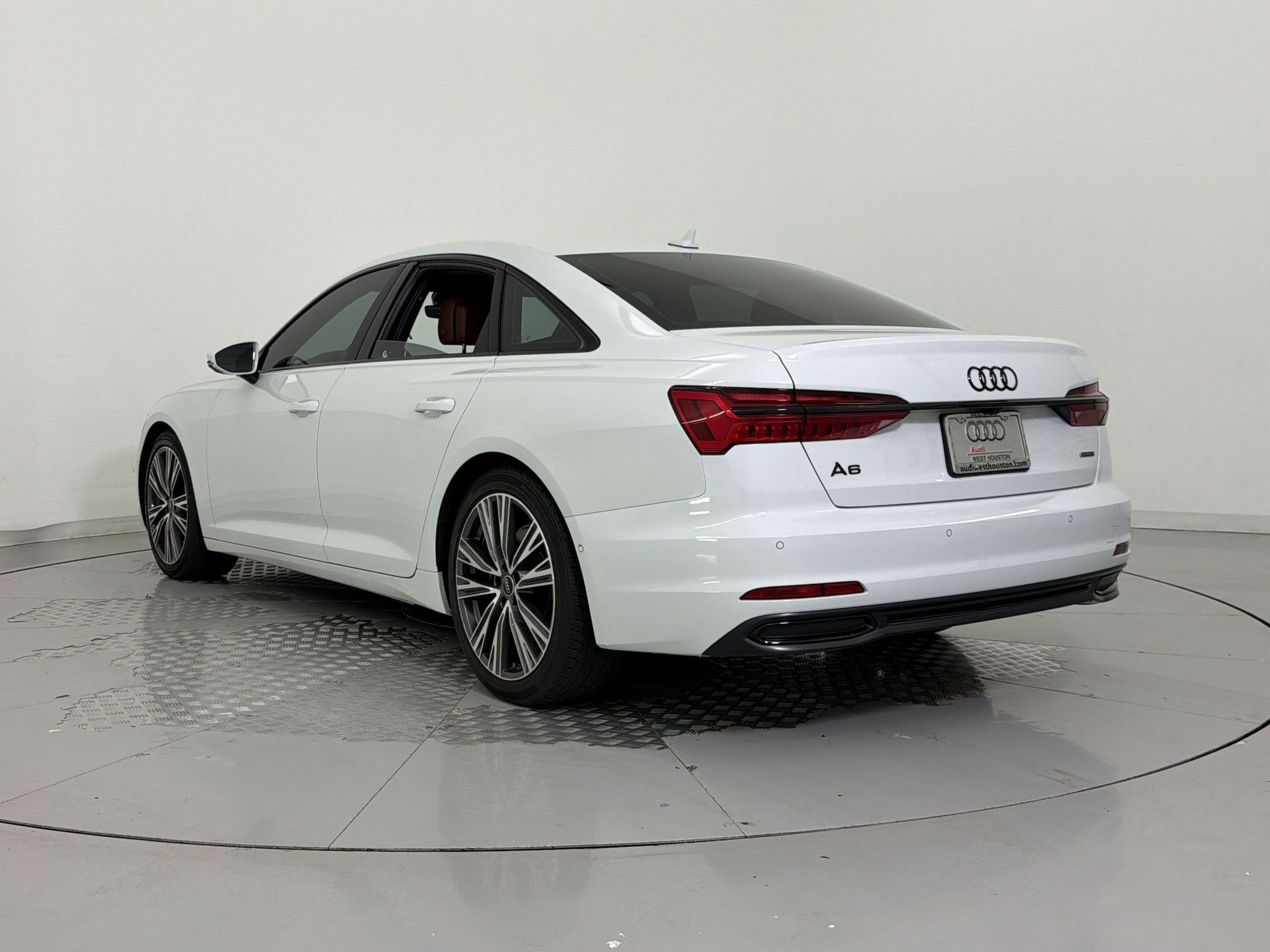Used 2023 Audi A6 Premium Plus w/ Premium Plus Package AWD/4WD image 3