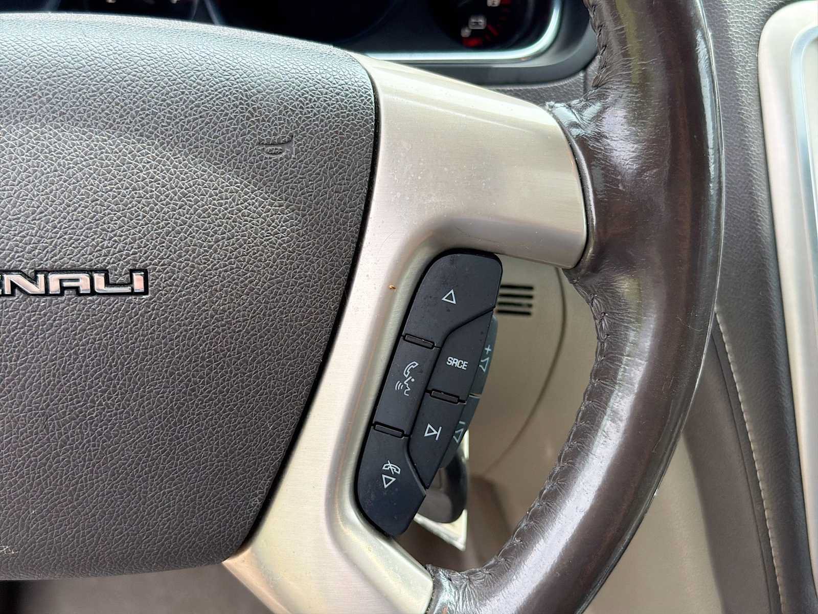 Used 2016 GMC Acadia Denali AWD/4WD image 22