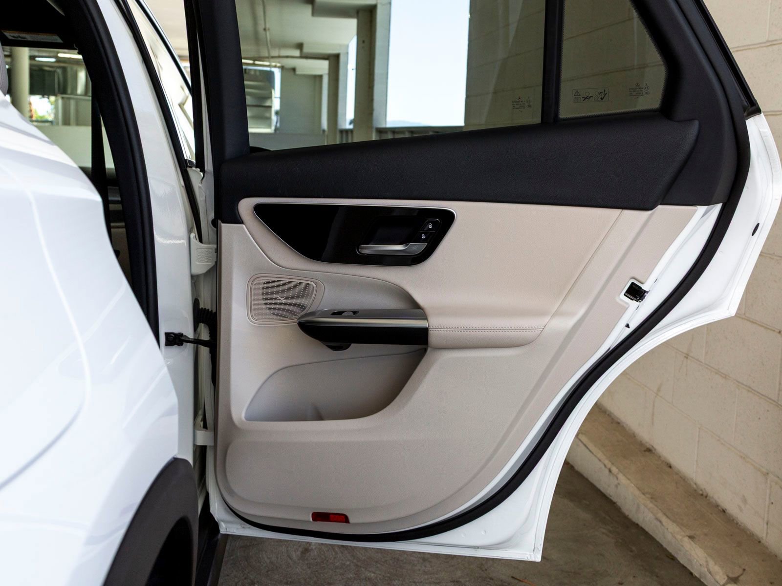 Used 2025 Mercedes-Benz GLC 300 image 24