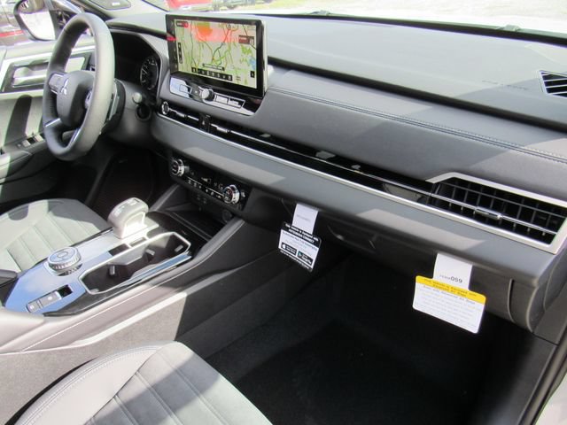 New 2026 Mitsubishi Outlander LE FWD image 11