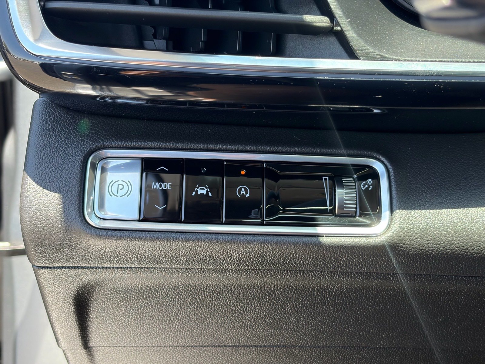 Used 2025 Buick Envision Preferred AWD/4WD image 25