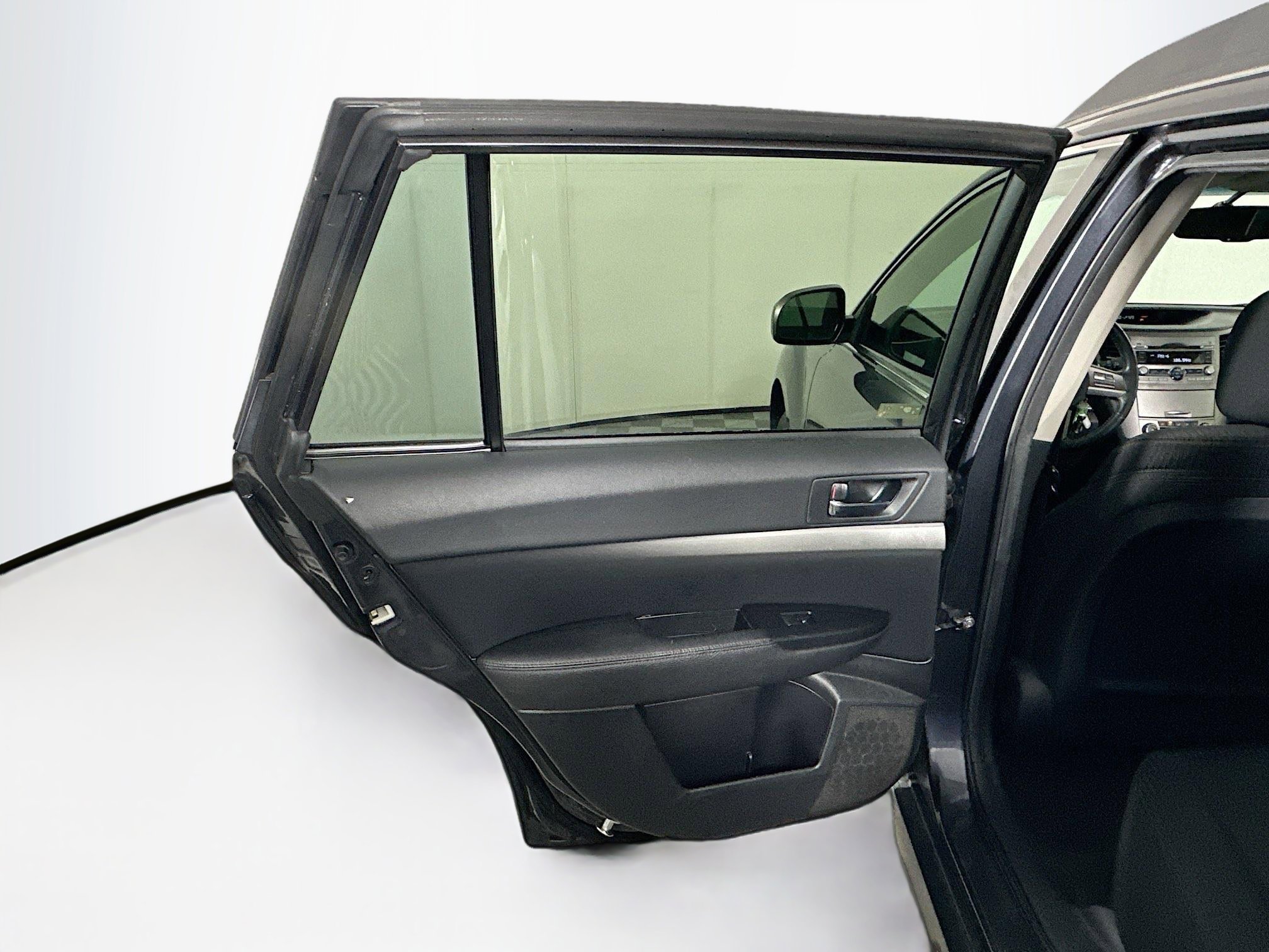 Used 2011 Subaru Outback 2.5i Premium w/ All-Weather Pkg image 23