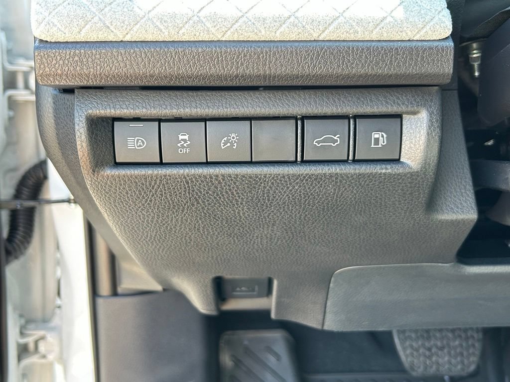 Used 2026 Toyota Camry XLE AWD/4WD image 13
