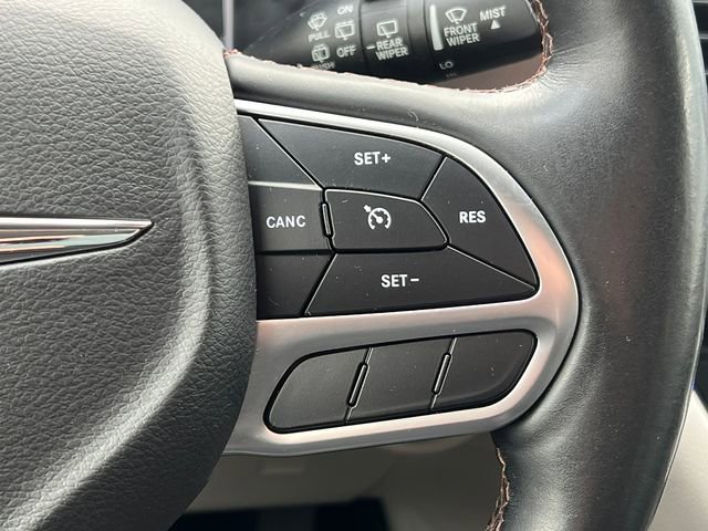 Used 2018 Chrysler Pacifica Touring-L Plus image 25