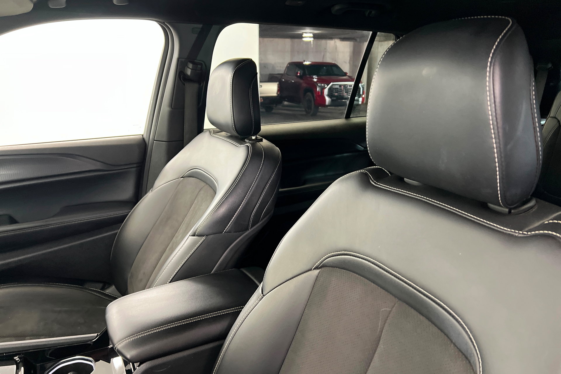 Used 2023 Jeep Grand Cherokee L Laredo AWD/4WD image 17