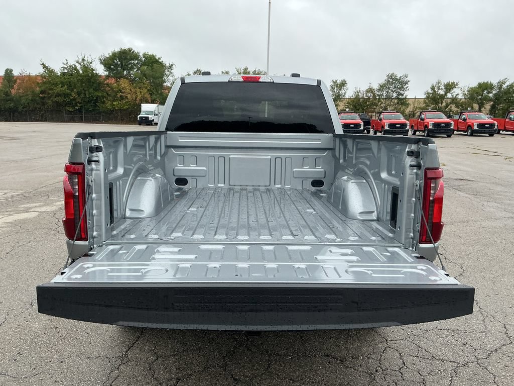 New 2026 Ford F150 XLT w/ XLT Black Appearance Package AWD/4WD image 9