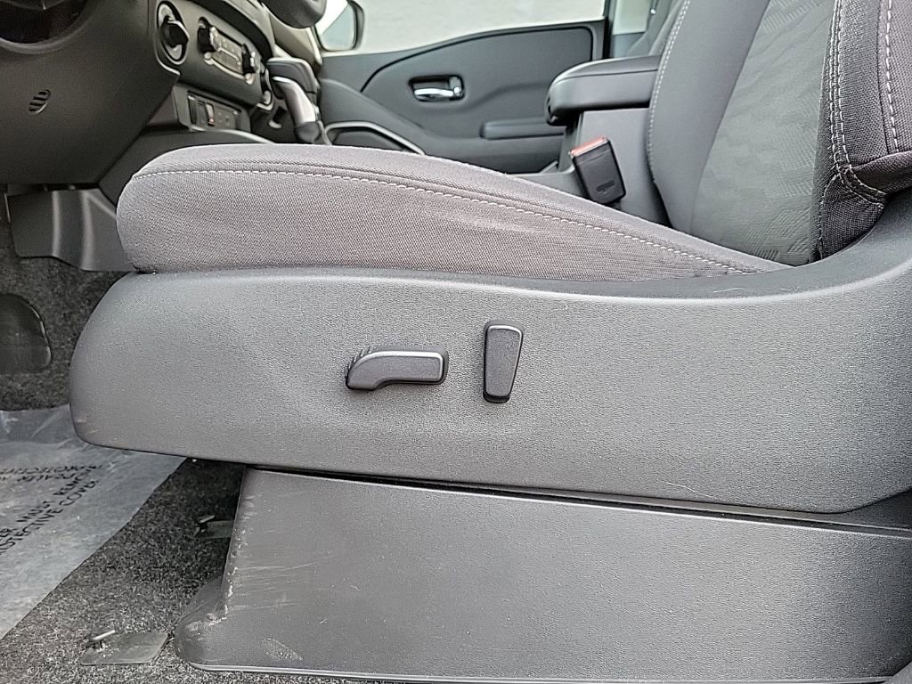 Certified 2022 Nissan Frontier SV w/ Technology Package image 15