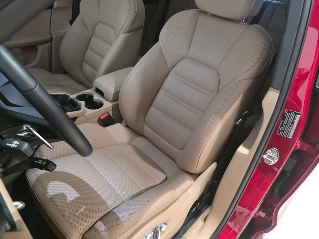 Certified 2026 Porsche Macan AWD/4WD image 23