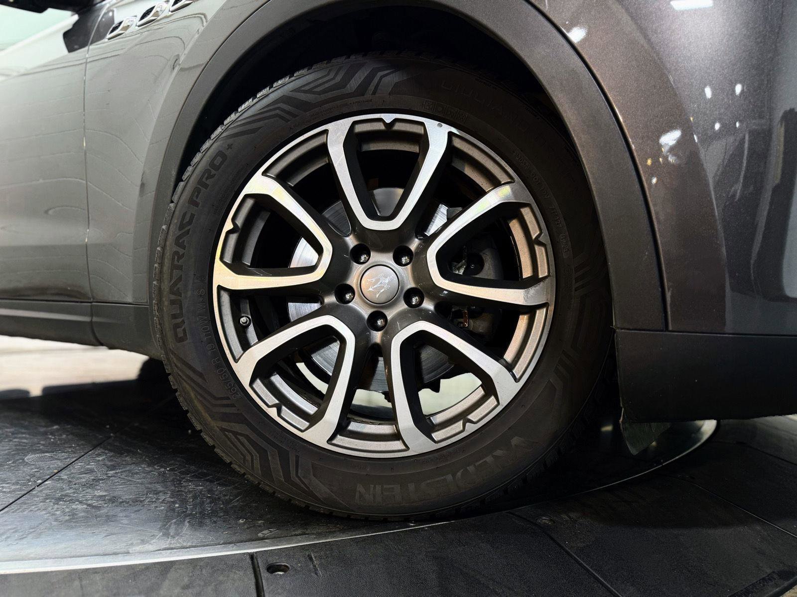 Used 2017 Maserati Levante image 10