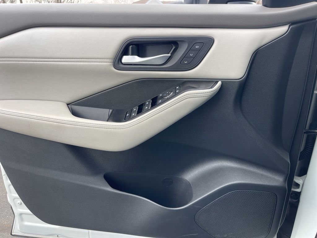 Certified 2023 Nissan Rogue SL w/ SL Premium Package image 9