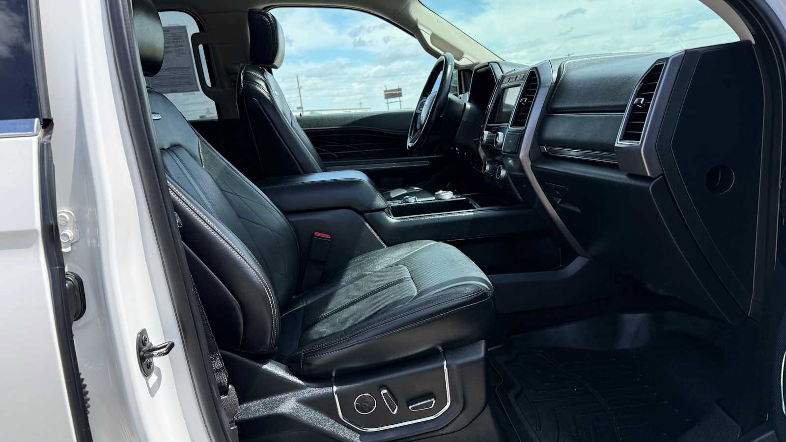 Used 2019 Ford Expedition Platinum AWD/4WD image 13
