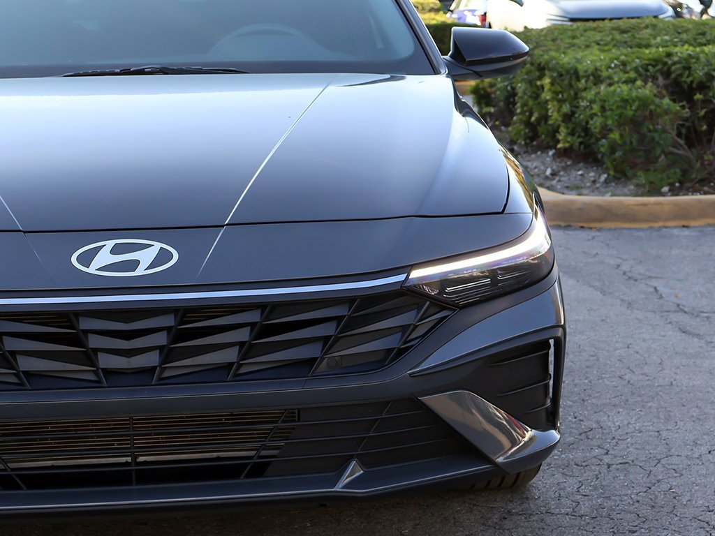 Used 2025 Hyundai Elantra Sport w/ Cargo Package image 11