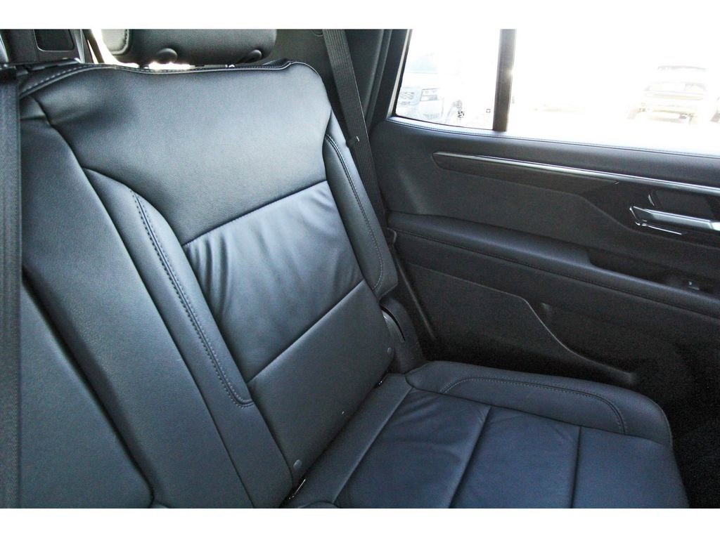 Used 2025 Chevrolet Tahoe LT image 12