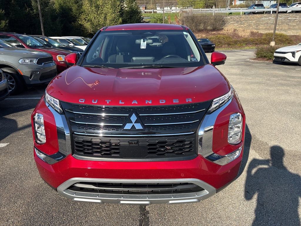 Used 2022 Mitsubishi Outlander SE AWD/4WD image 2