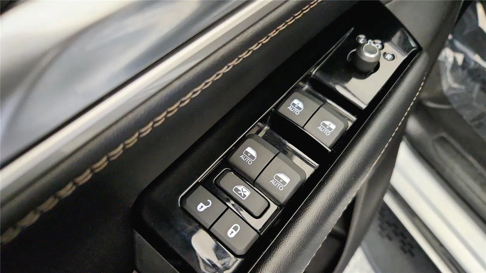 Used 2024 Jeep Wagoneer L Series II w/ Flexible Seating Group image 31