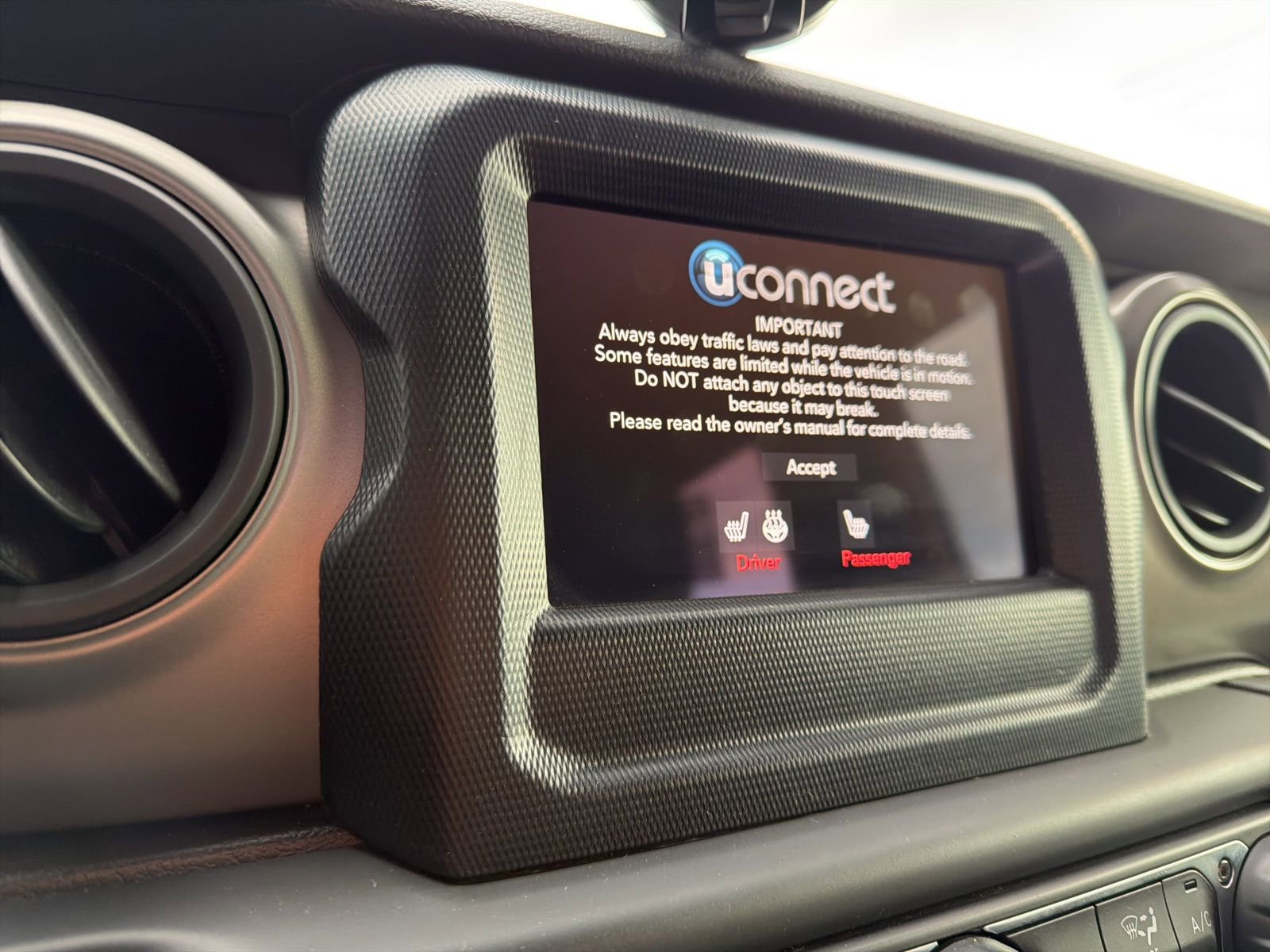 Used 2021 Jeep Wrangler Sport S image 32