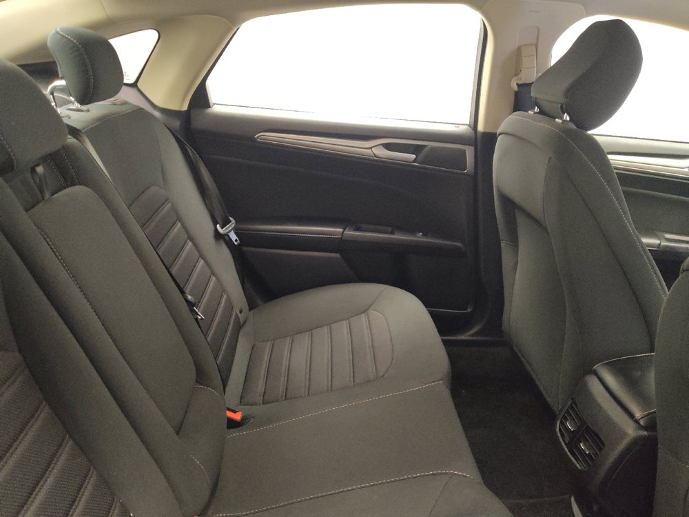 Used 2020 Ford Fusion SE FWD image 19