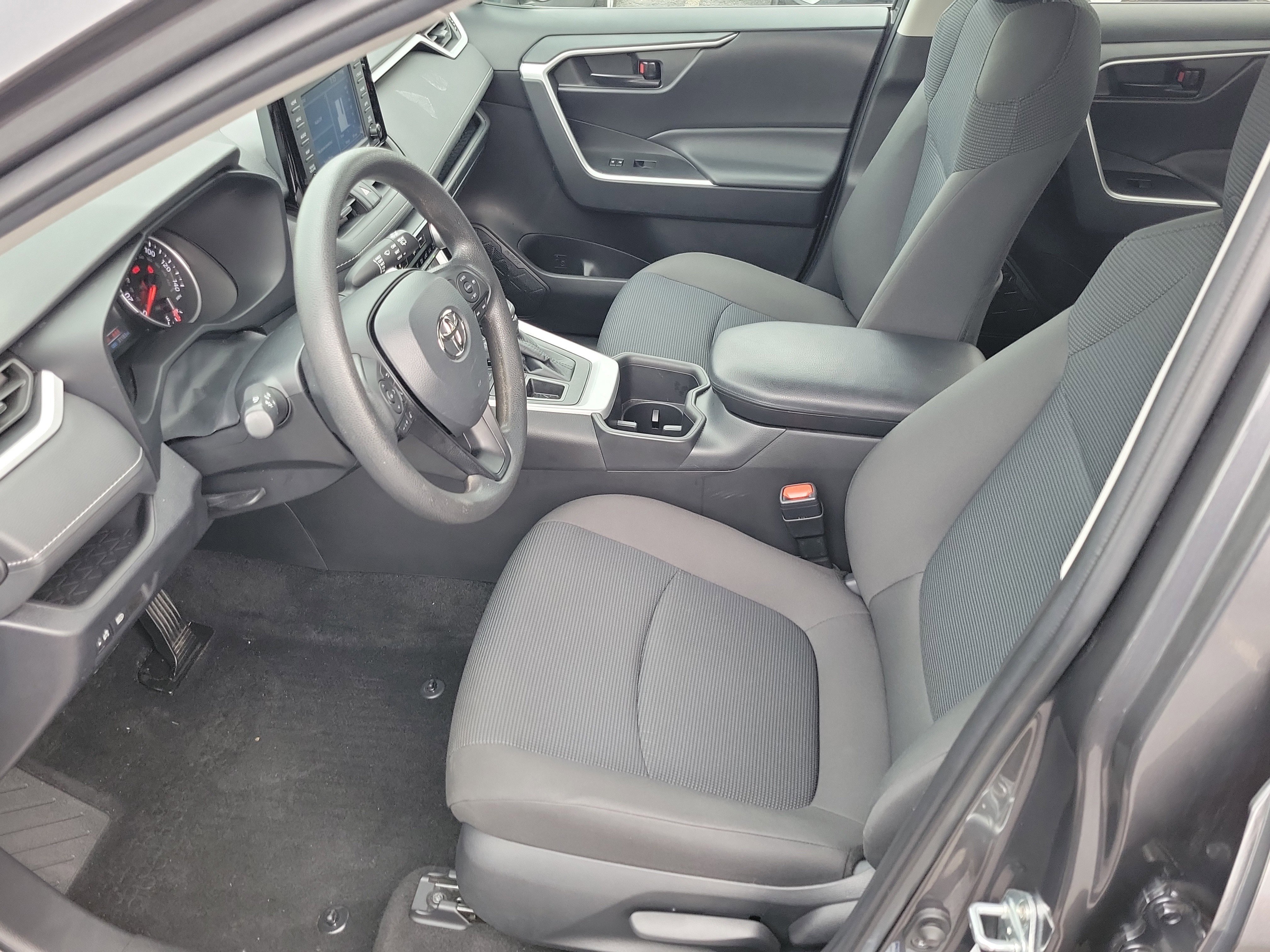 Used 2022 Toyota RAV4 LE image 18