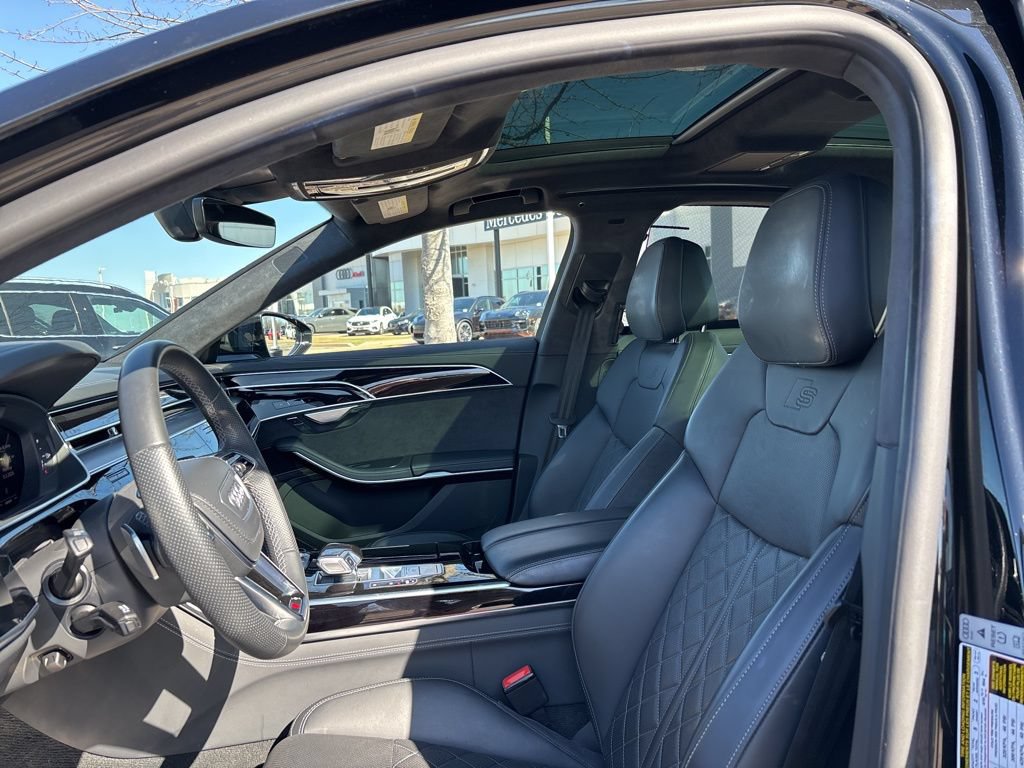Used 2022 Audi S8 w/ S8 Comfort Plus Package AWD/4WD image 3