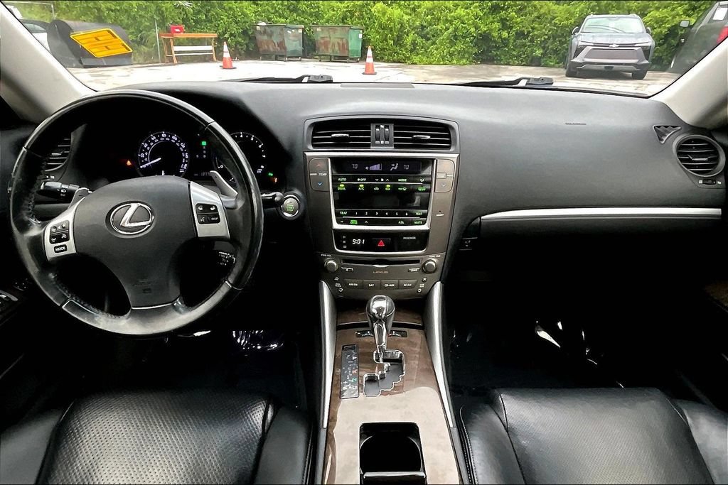 Used 2013 Lexus IS 250C w/ Luxury Pkg RWD image 5