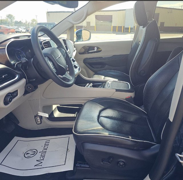 Used 2022 Chrysler Pacifica Limited image 16