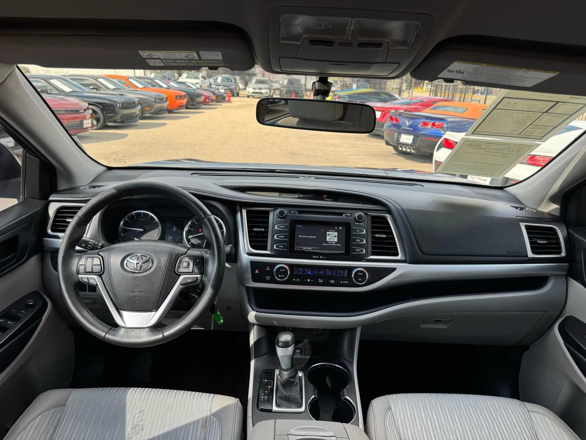 Used 2015 Toyota Highlander LE image 27