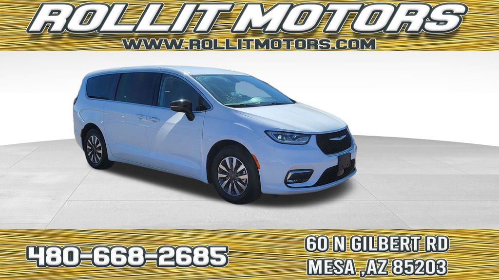 Used 2024 Chrysler Pacifica Select image 1