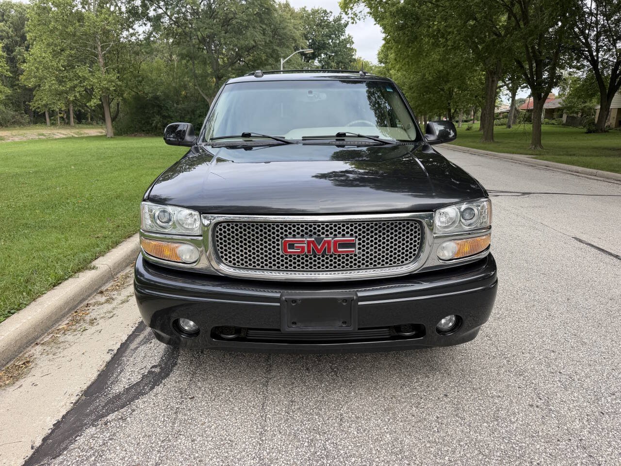 Used 2004 GMC Yukon XL Denali AWD/4WD image 8