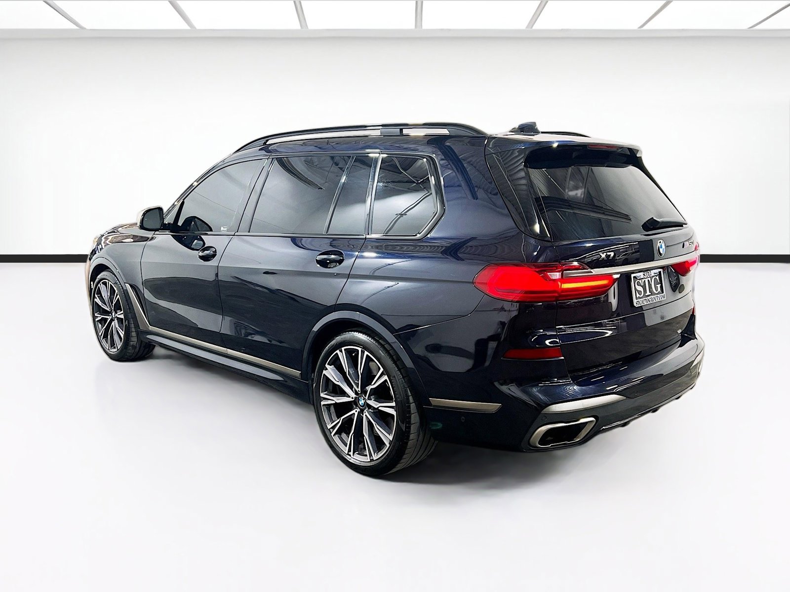 Used 2020 BMW X7 M50i w/ Executive Package image 6