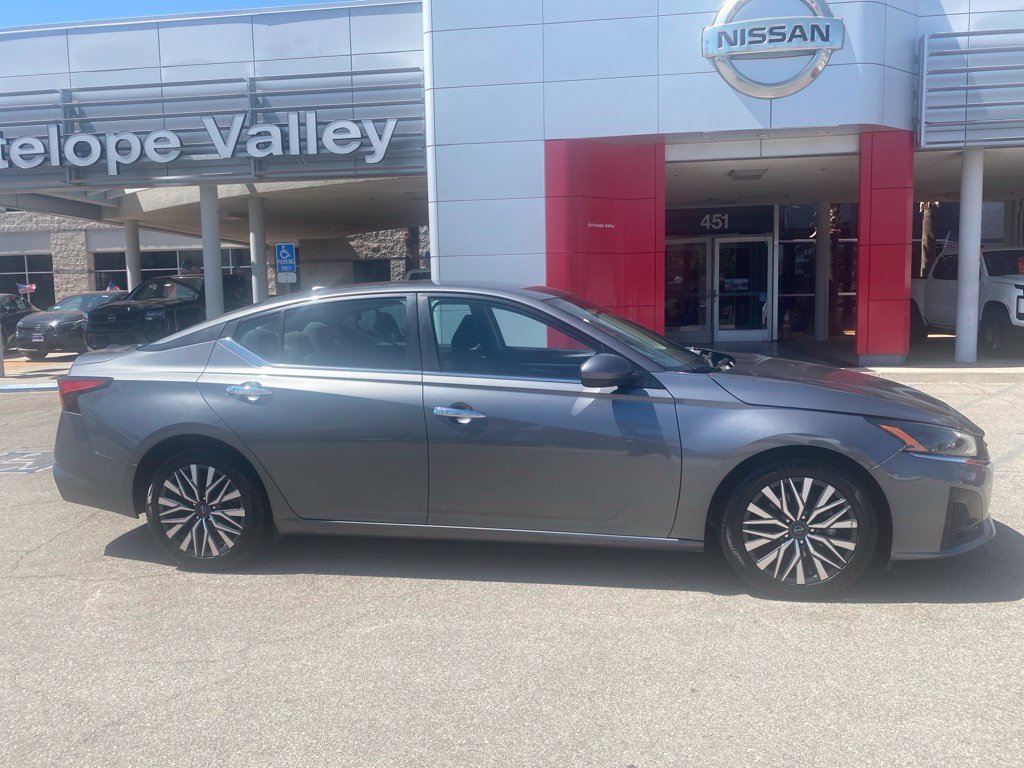 Certified 2023 Nissan Altima 2.5 SV FWD image 8