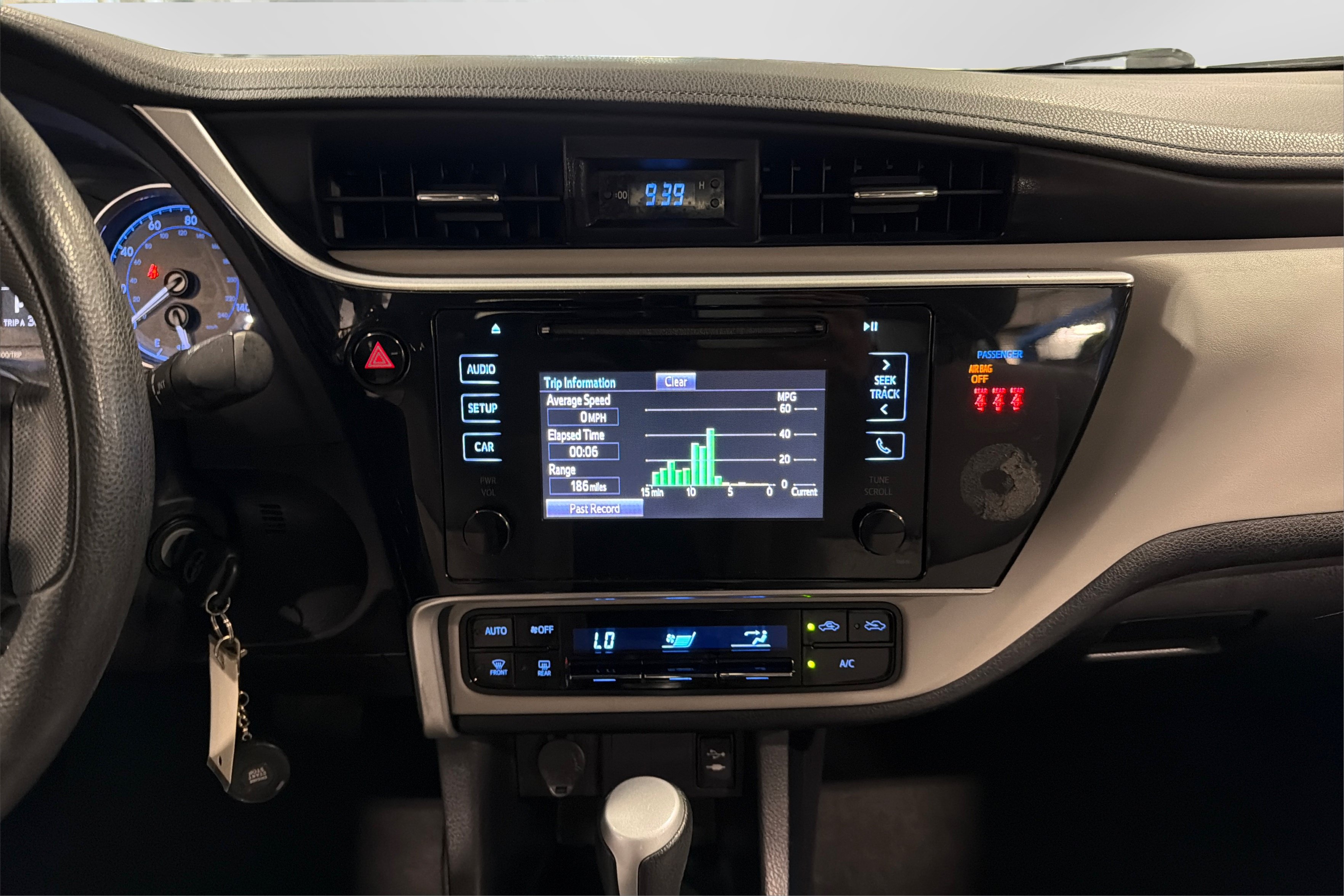 Used 2018 Toyota Corolla LE FWD image 27
