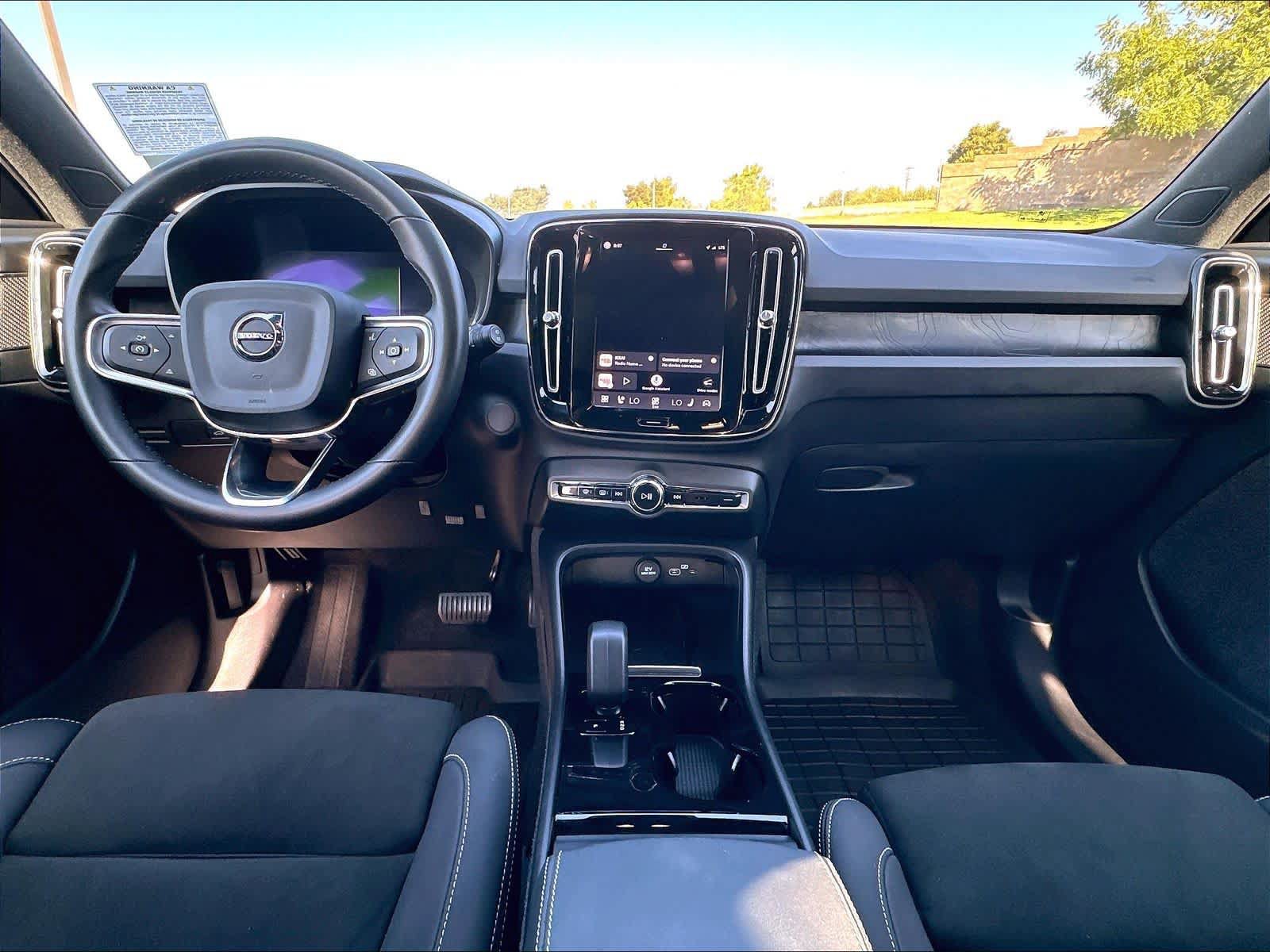 Used 2023 Volvo XC40 Recharge Ultimate w/ Protection Package Premier AWD/4WD image 18