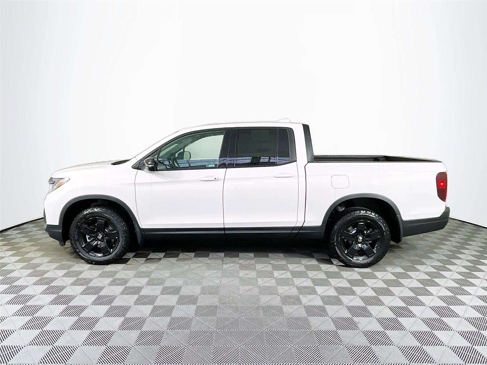 New 2026 Honda Ridgeline Black Edition image 3
