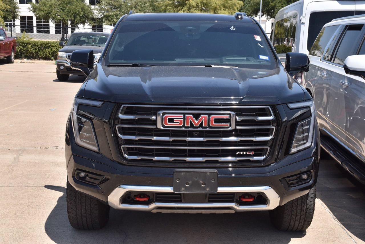 Used 2025 GMC Yukon AT4 w/ AT4 Premium Package AWD/4WD image 3