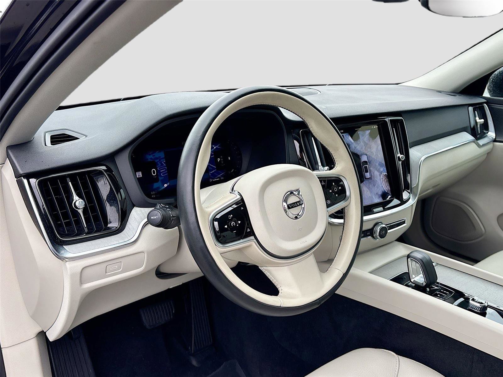 Used 2025 Volvo V60 B5 Cross Country Plus AWD/4WD image 9