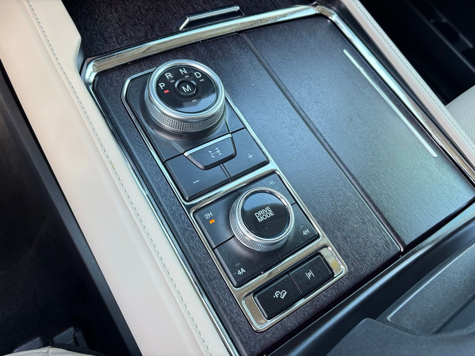 Used 2024 Ford Expedition Max Platinum image 7