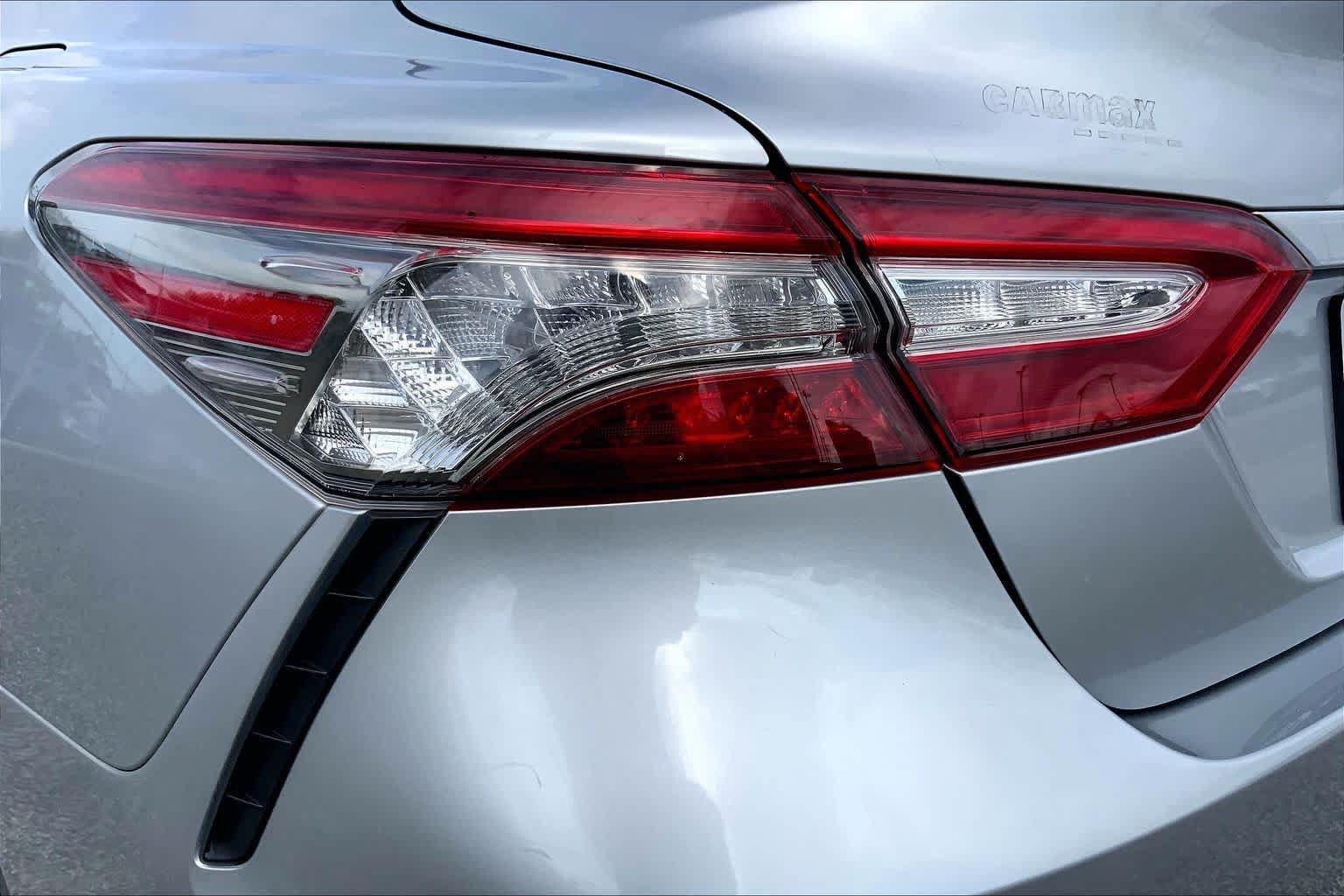 Used 2018 Toyota Camry XSE FWD image 28