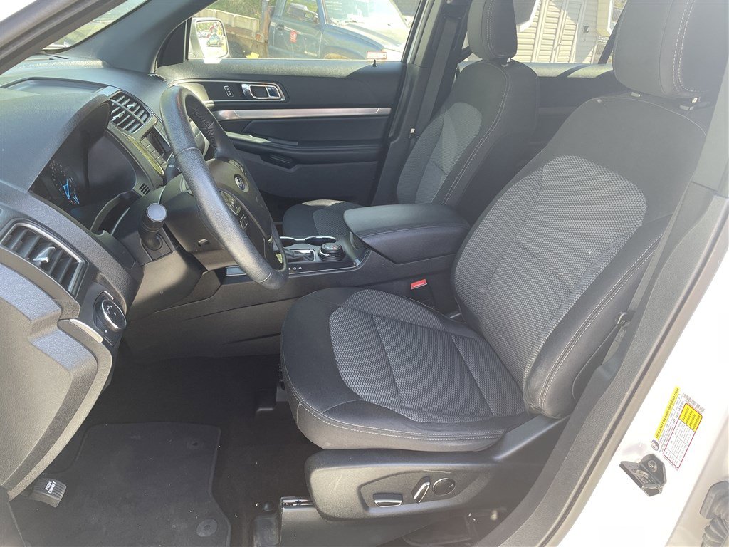 Used 2018 Ford Explorer XLT image 11