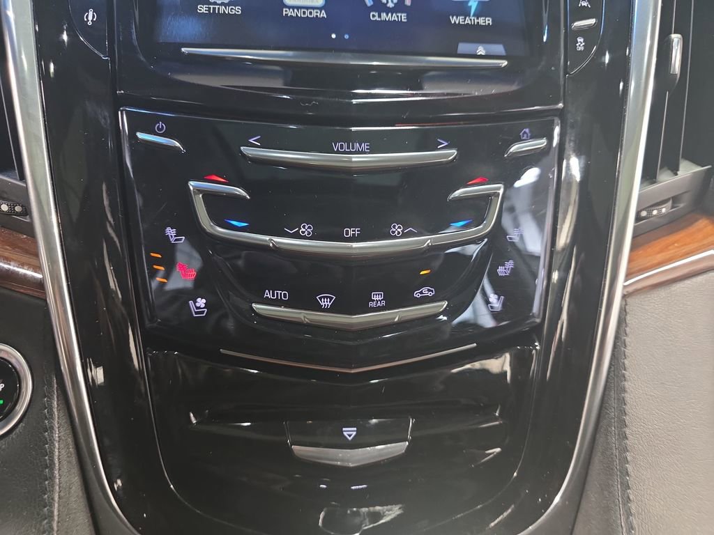 Used 2016 Cadillac Escalade Luxury image 22