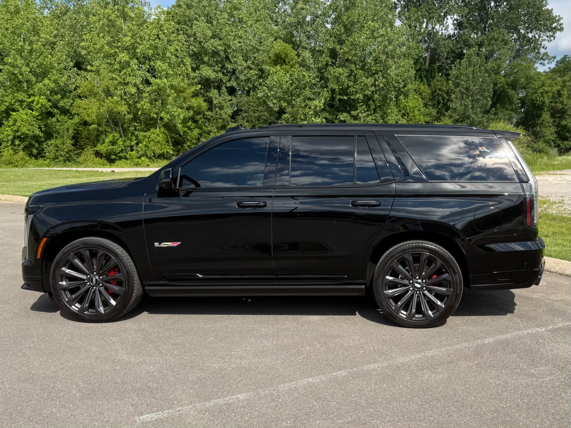 Used 2025 Cadillac Escalade V AWD/4WD image 7