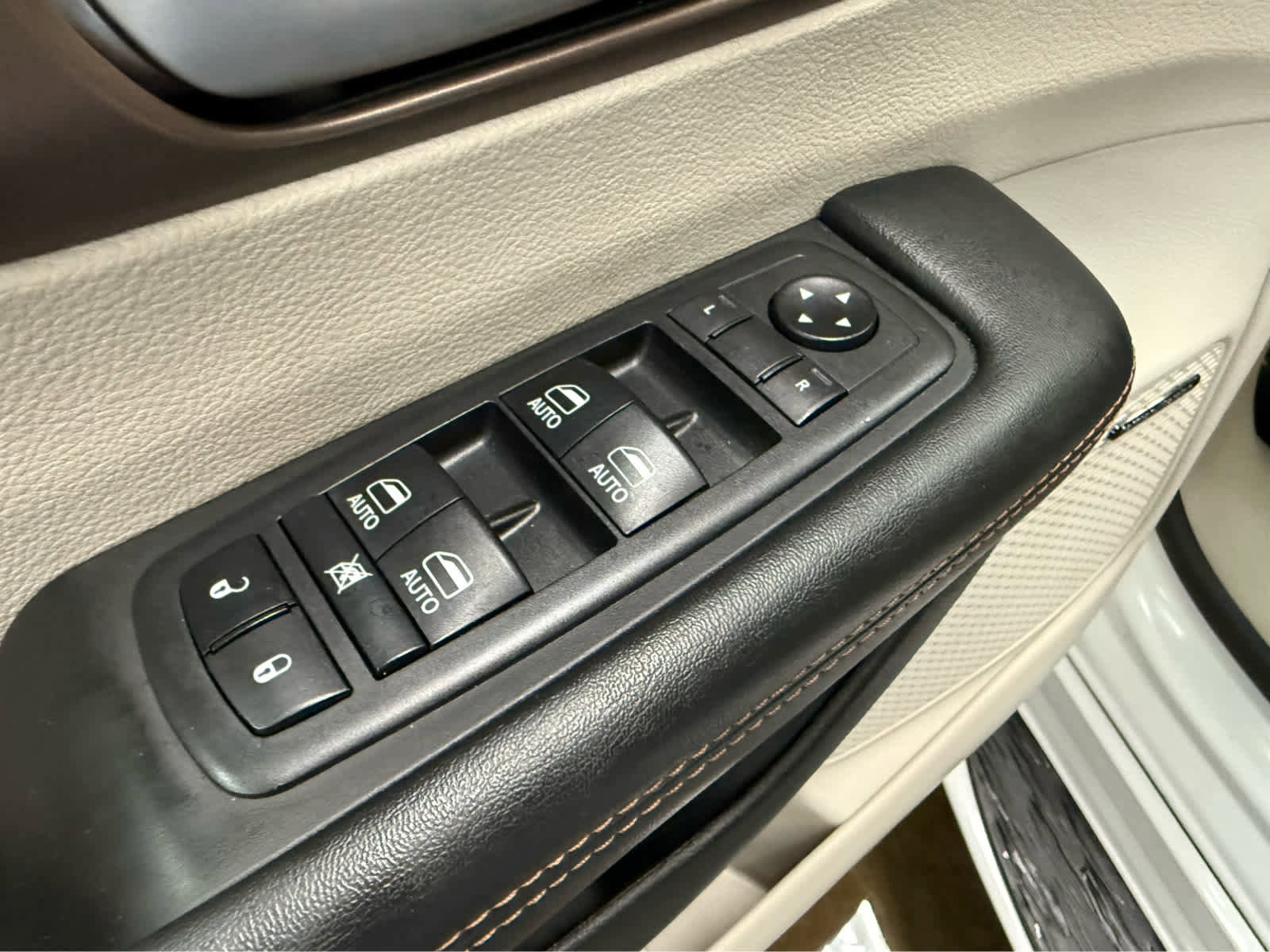 Used 2019 Chrysler Pacifica Touring-L Plus w/ Advanced Safetytec Group image 18