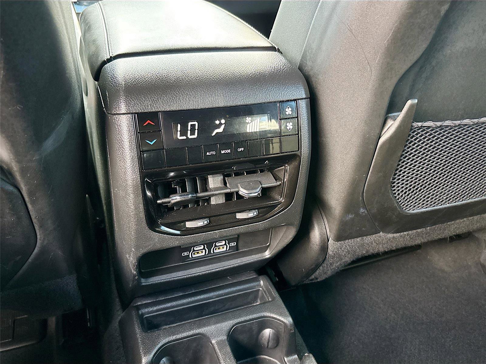 Used 2024 Jeep Grand Cherokee L Laredo image 28