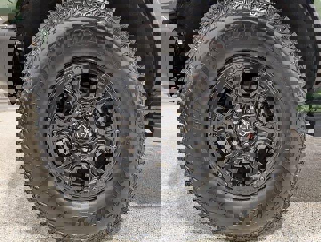 Used 2023 Ford Bronco Wildtrak image 11