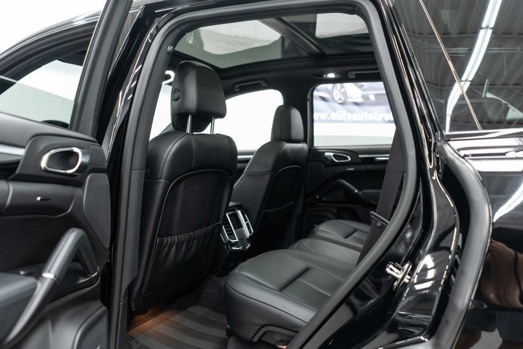 Used 2014 Porsche Cayenne S AWD/4WD image 29
