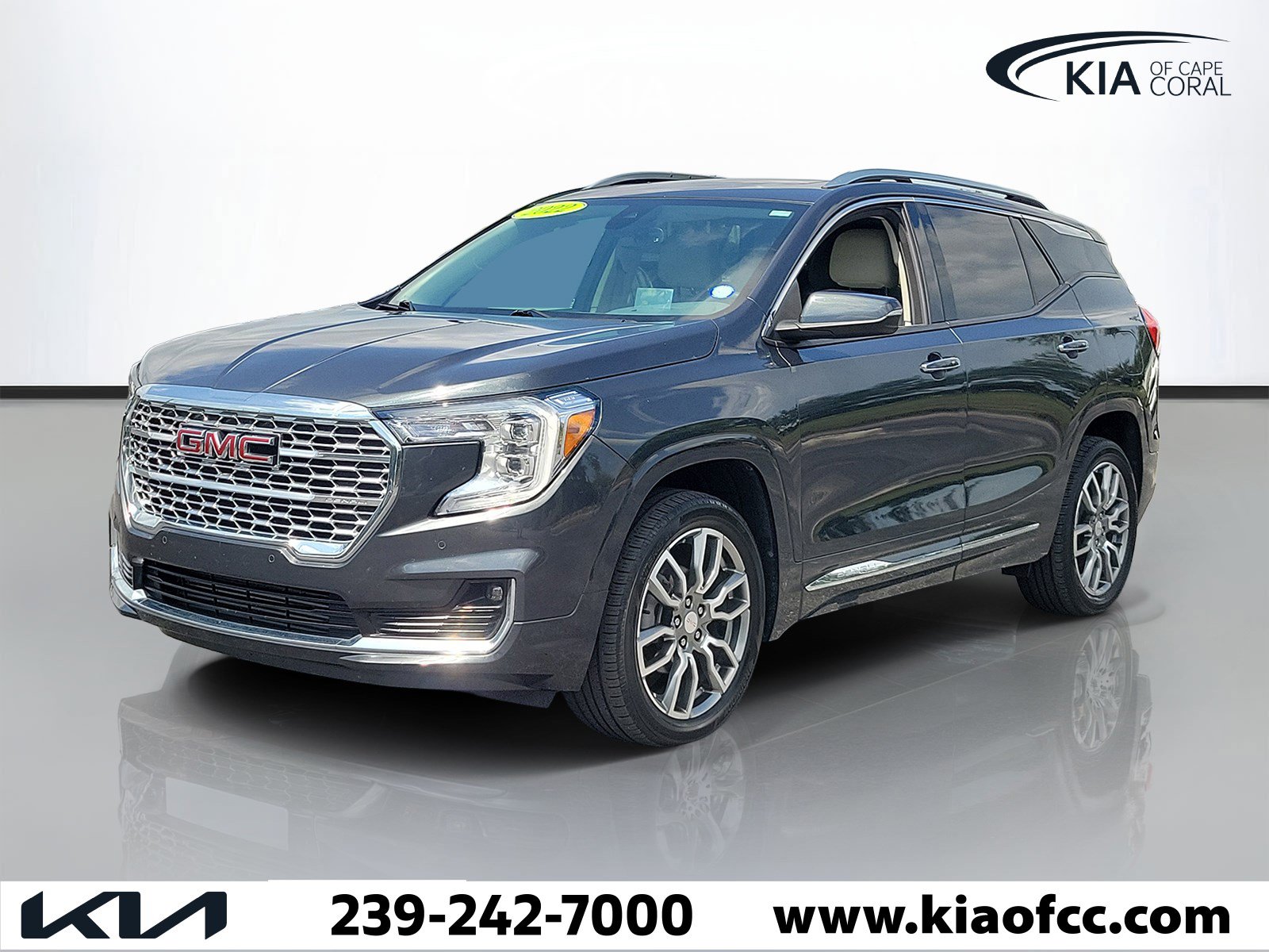 Used 2022 GMC Terrain Denali w/ LPO, Floor Liner Package AWD/4WD image 3