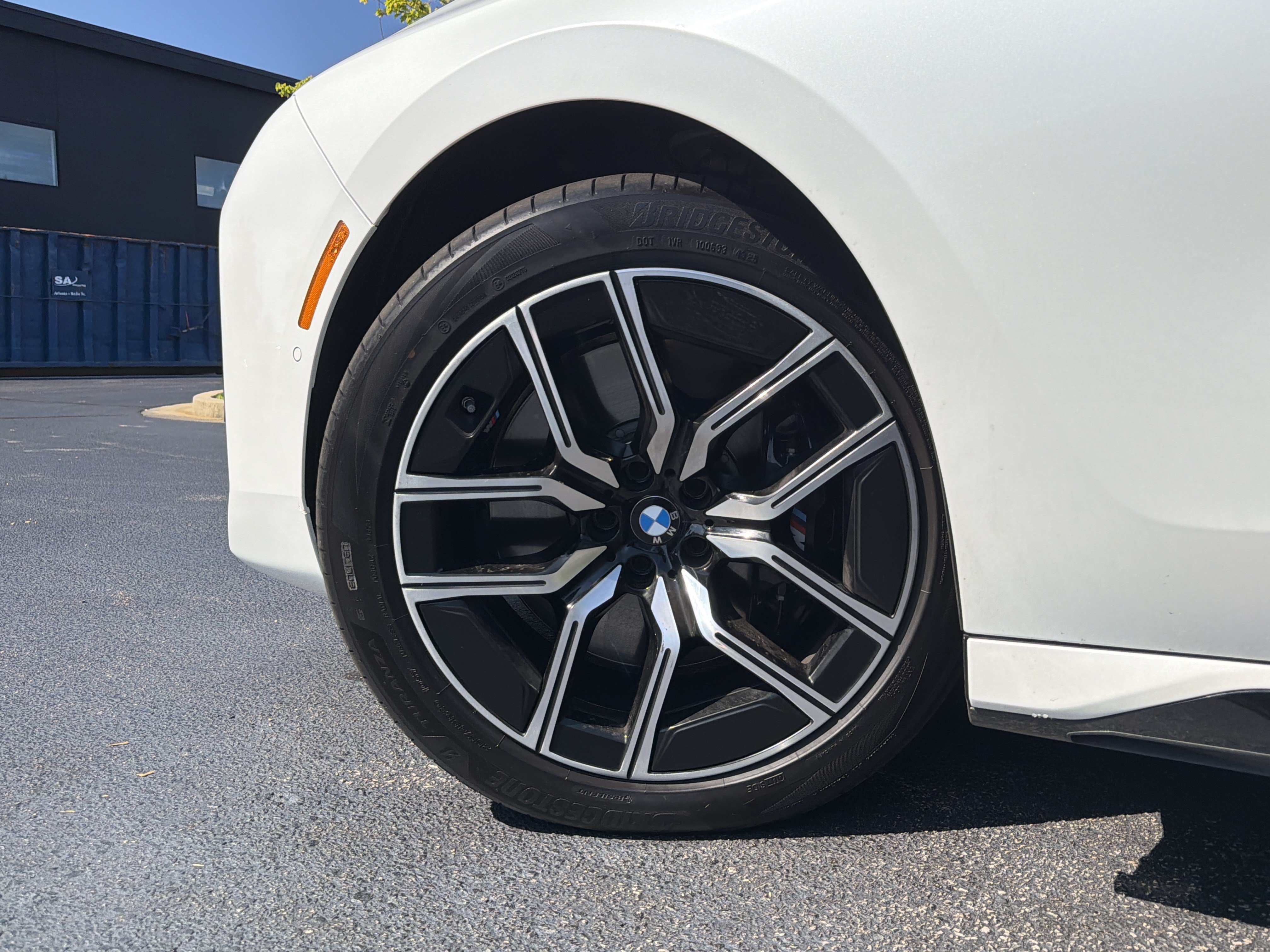 Used 2023 BMW 760i xDrive AWD/4WD image 18