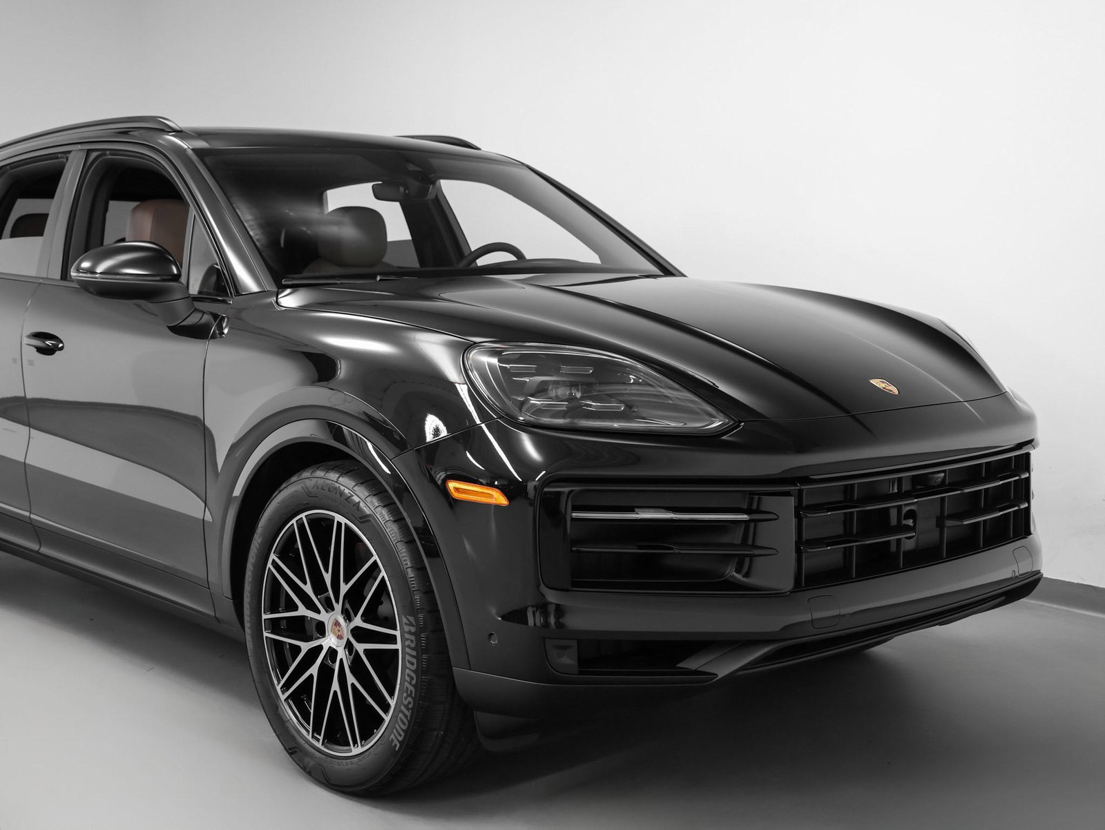 Used 2025 Porsche Cayenne image 9