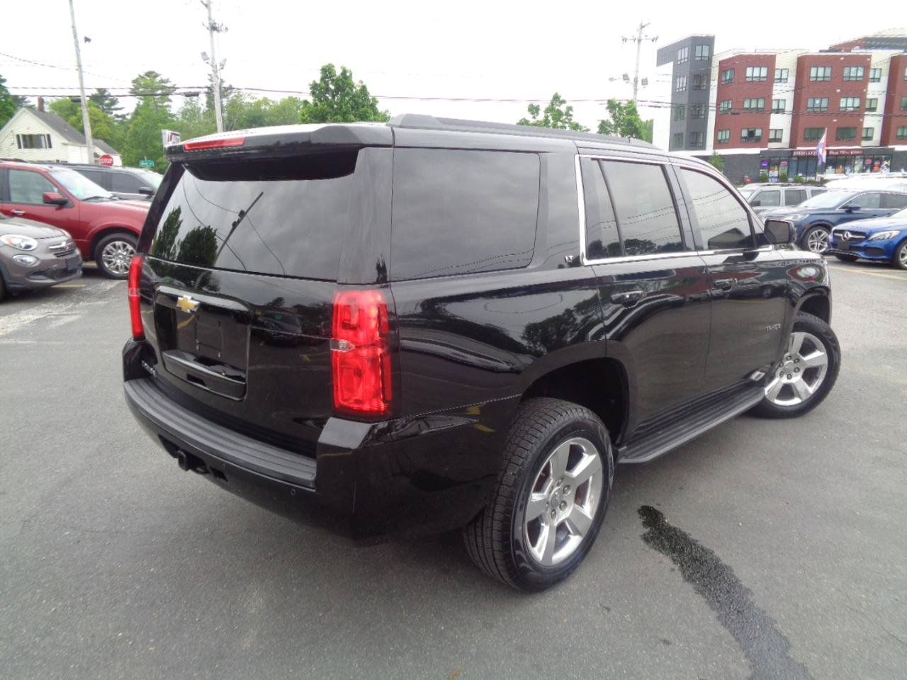 Used 2016 Chevrolet Tahoe LT w/ Luxury Package RWD image 2