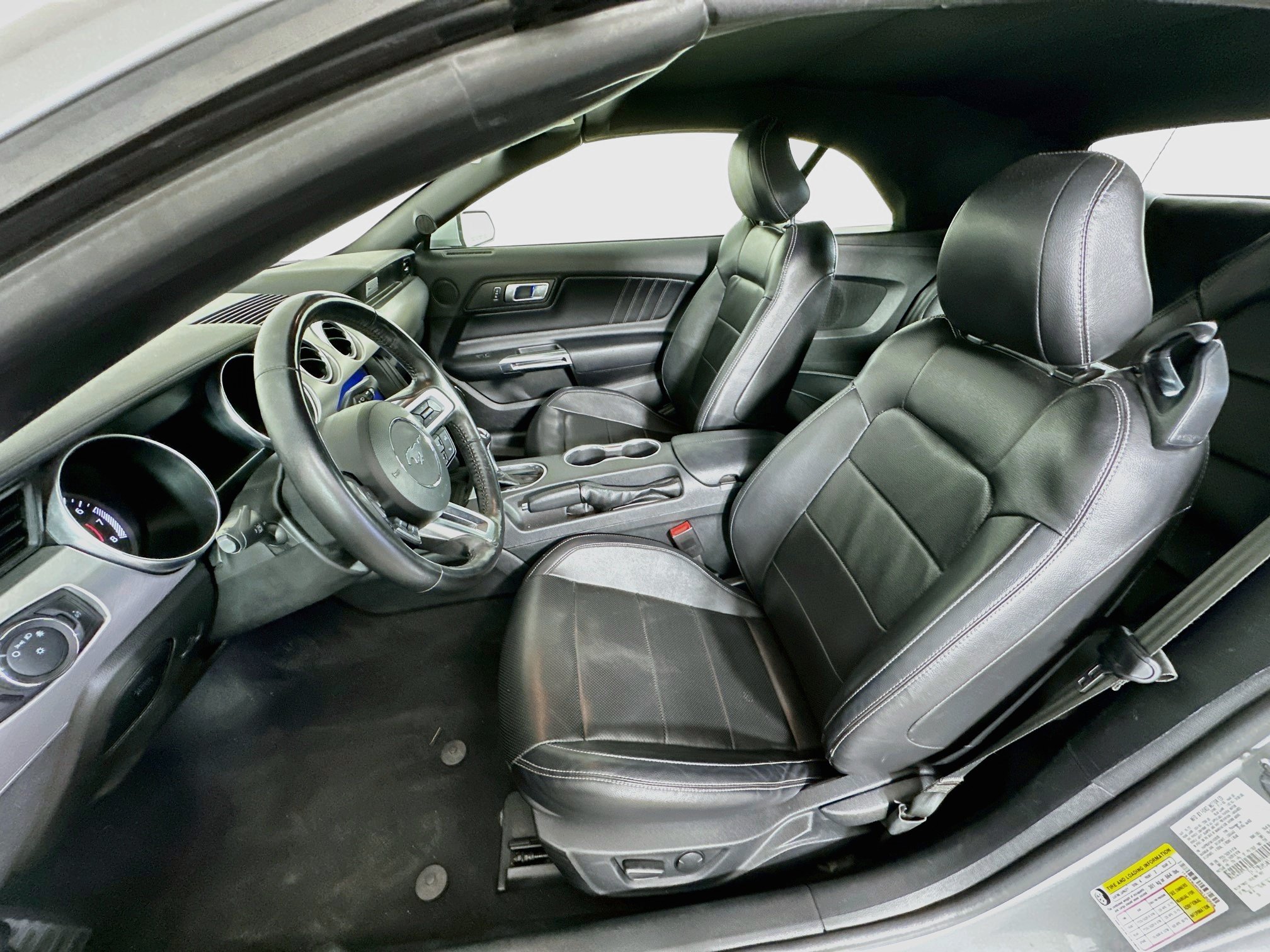 Used 2022 Ford Mustang Premium RWD image 13